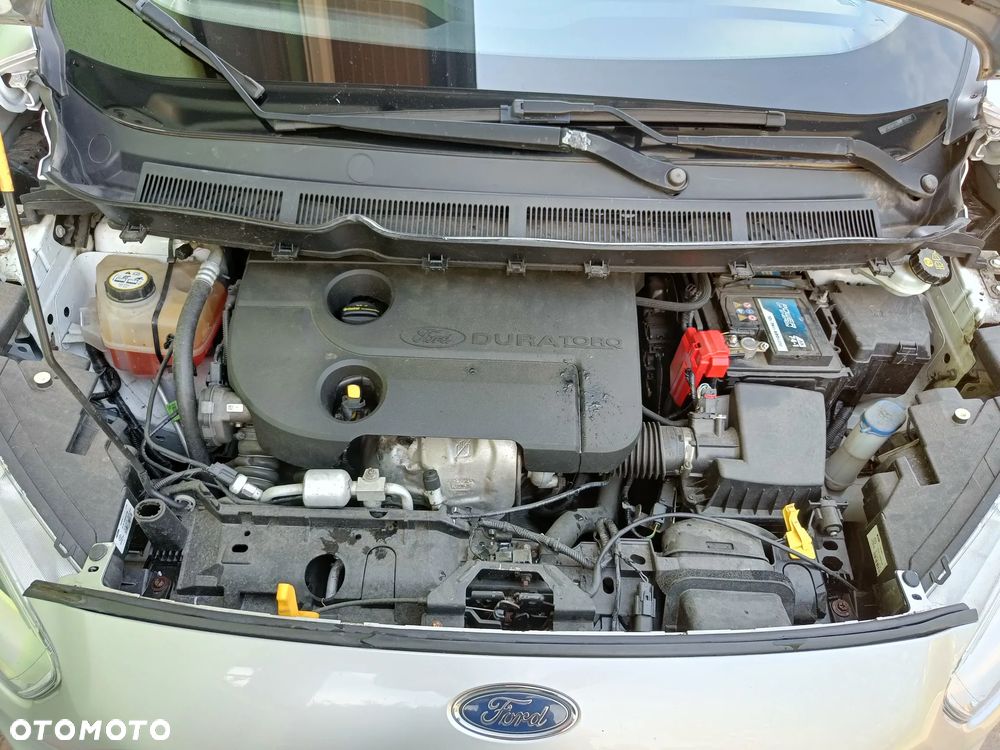 Ford Transit Courier - 12