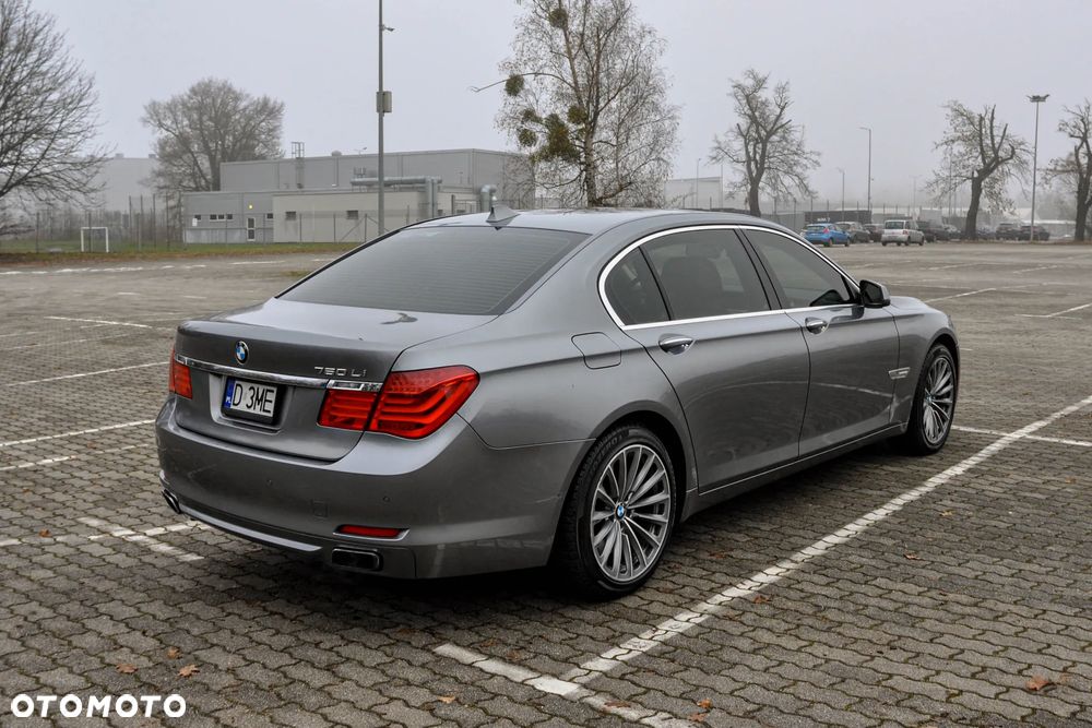 BMW Seria 7 750Li - 4