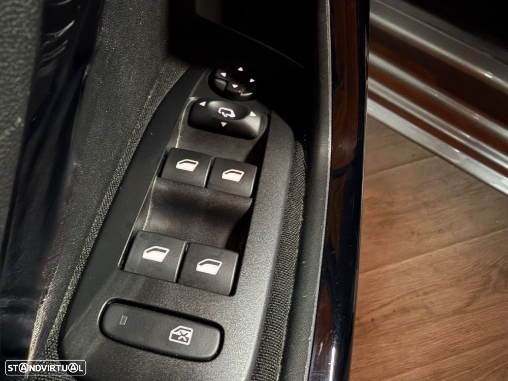 Peugeot 208 1.2 PureTech Allure - 21