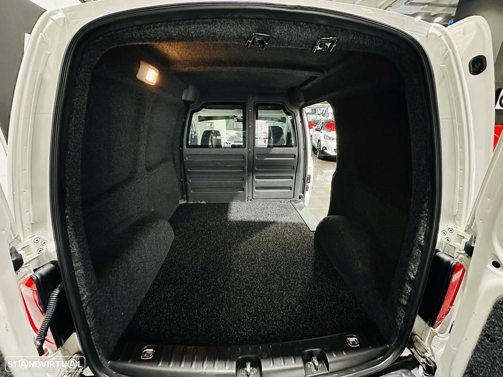 VW Caddy 2.0 TDI (5L) DSG - 41