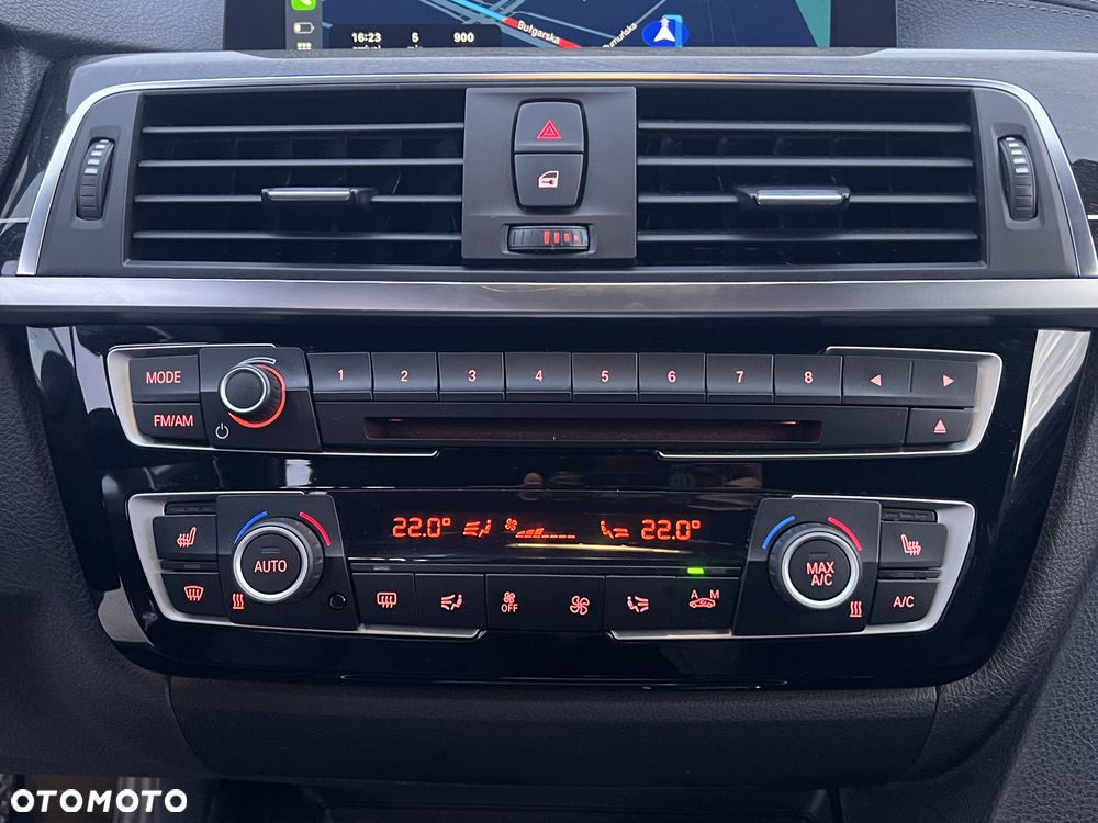 BMW Seria 3 330i xDrive - 17