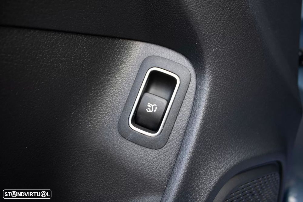 Mercedes-Benz CLA 180 d 8G-DCT Edition Progressive Line — fotografia 41
