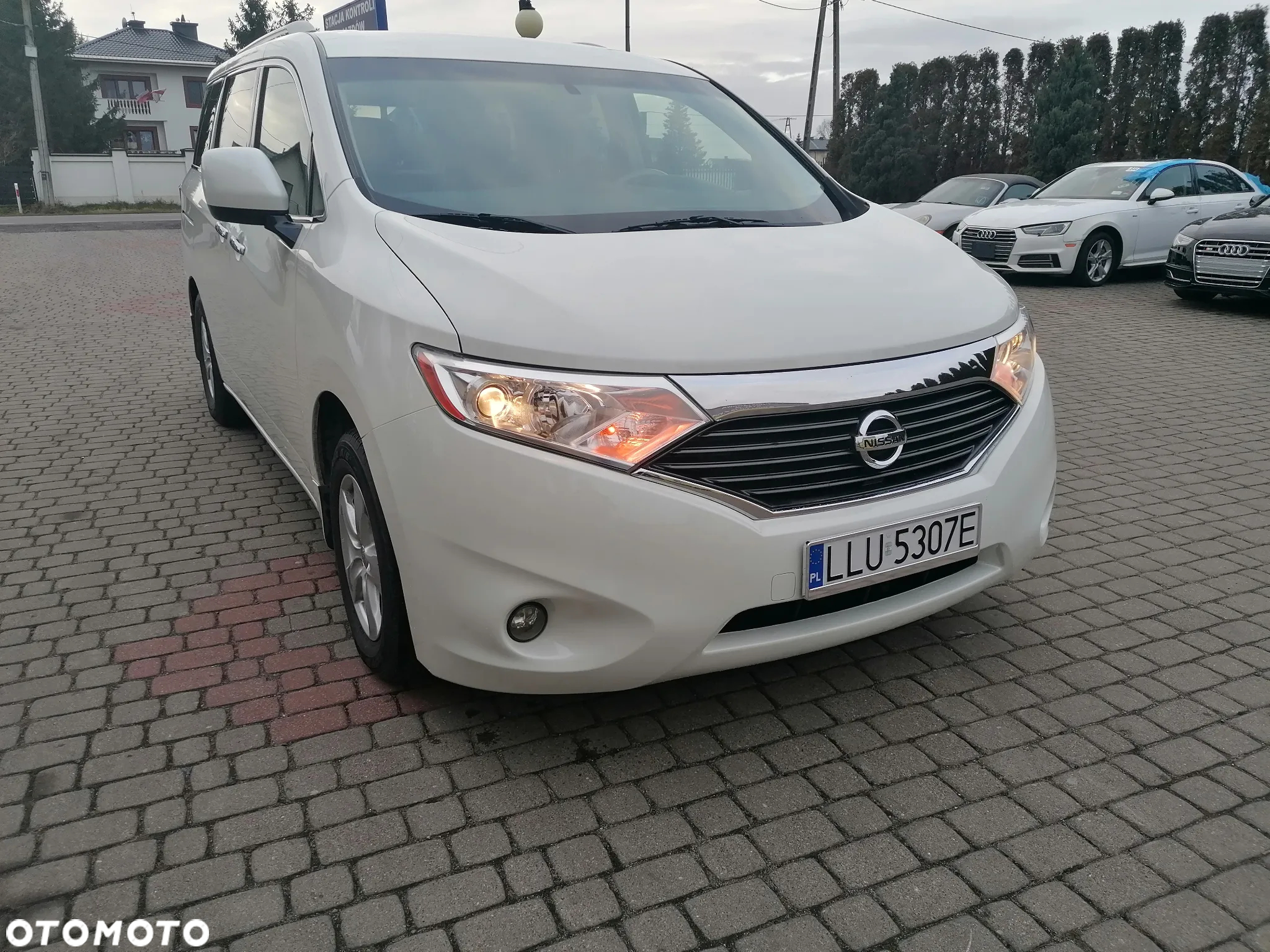 Nissan Quest - 4