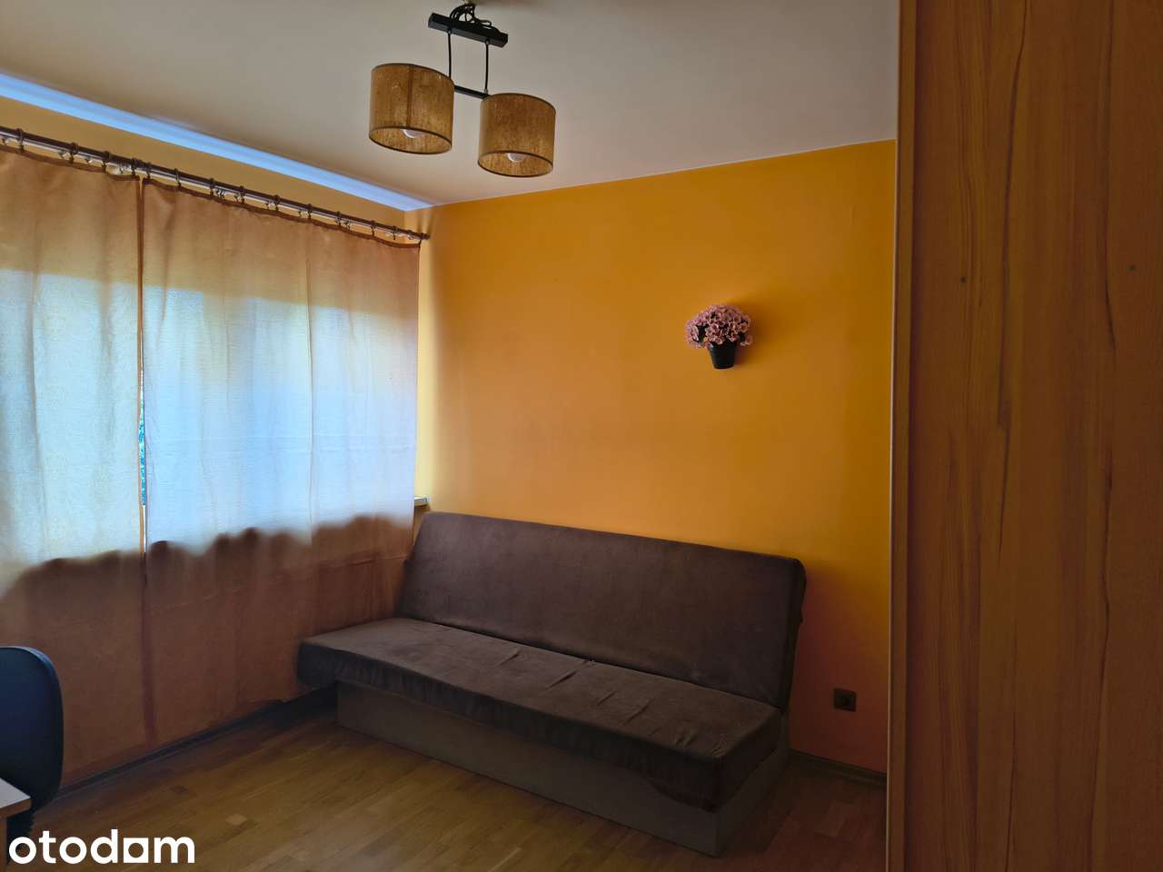 Wynajem 2-pokojowego mieszkania z balkonem. Całość 2250 zł. ul. Okrzei