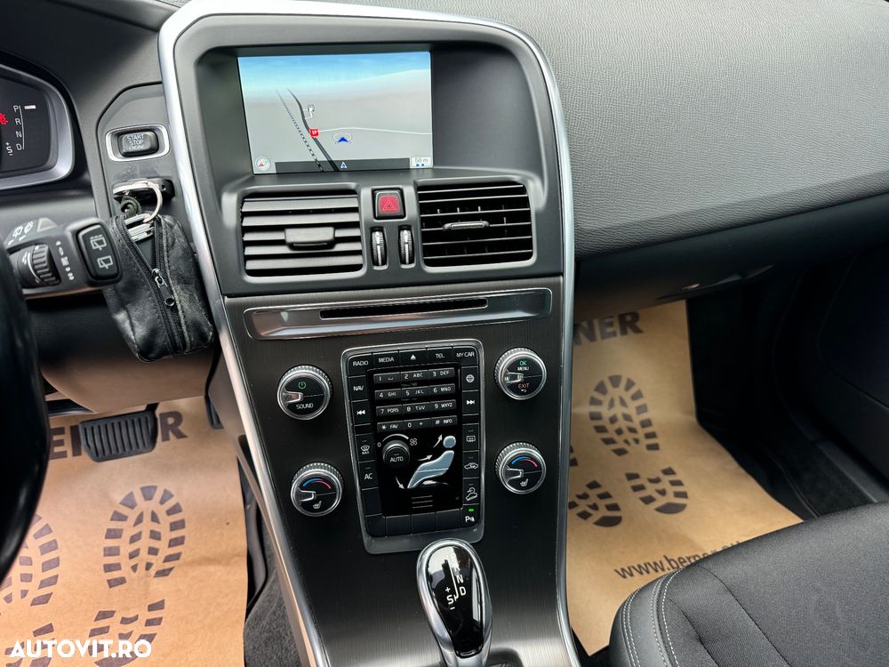 Volvo XC 60 D4 AWD Geartronic Momentum - 19