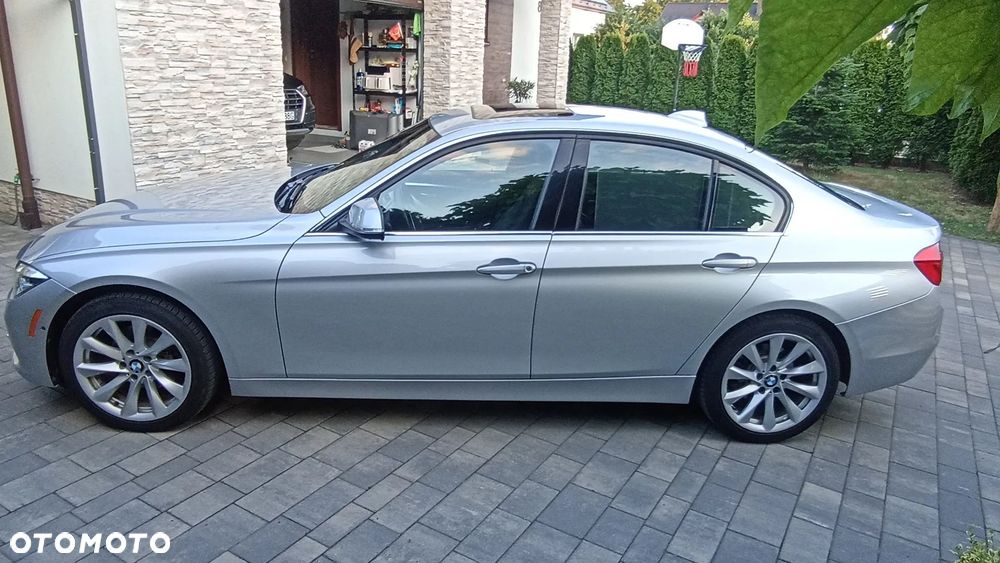 BMW Seria 3 328i xDrive Luxury Line - 7