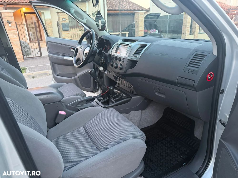 Toyota Hilux - 8