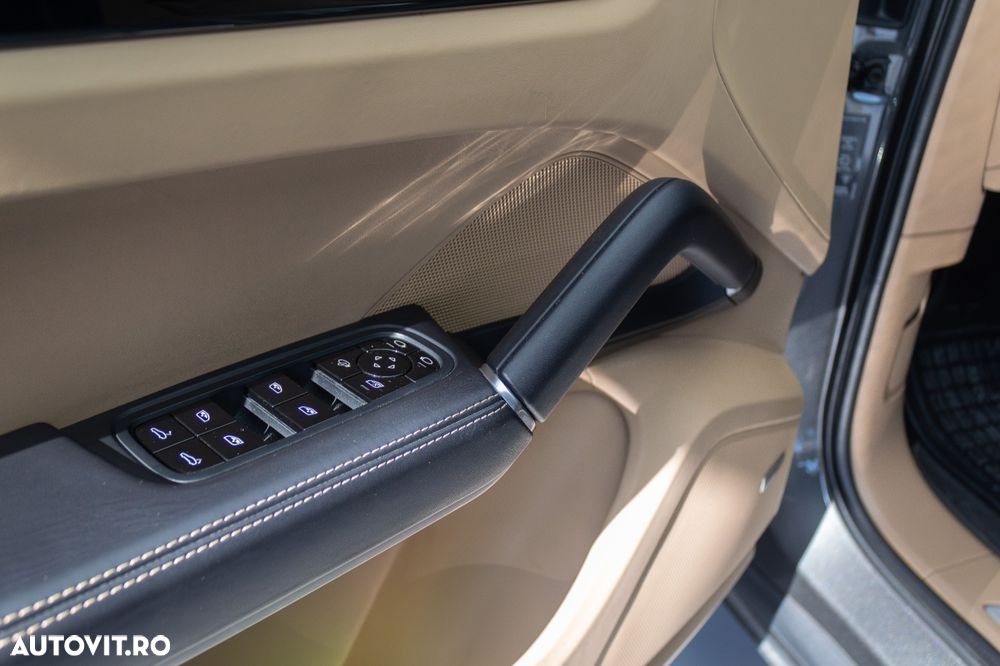 Porsche Cayenne - 21