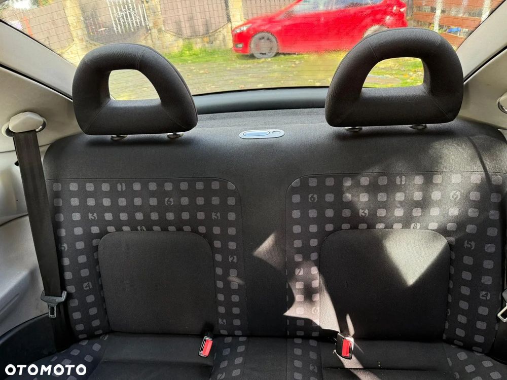 Volkswagen New Beetle - 7