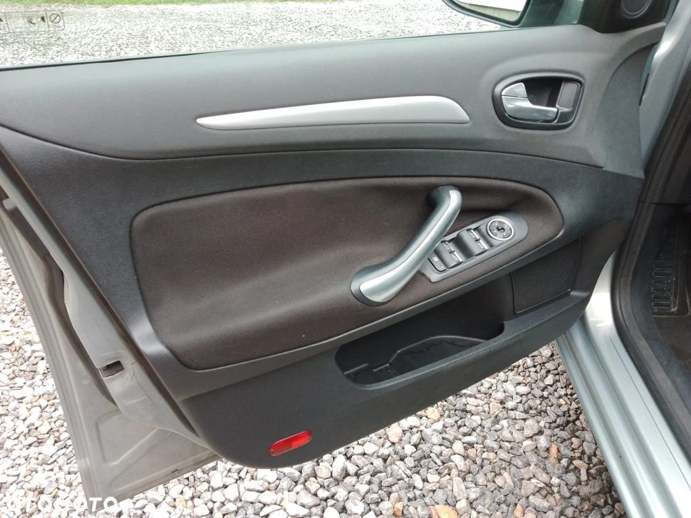 Ford Mondeo 1.8 TDCi Trend - 12