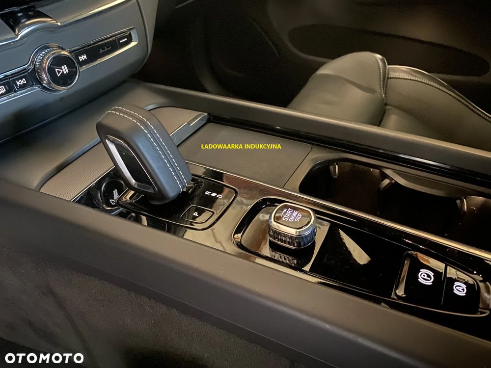 Volvo XC 60 B4 D AWD Plus Dark - 9