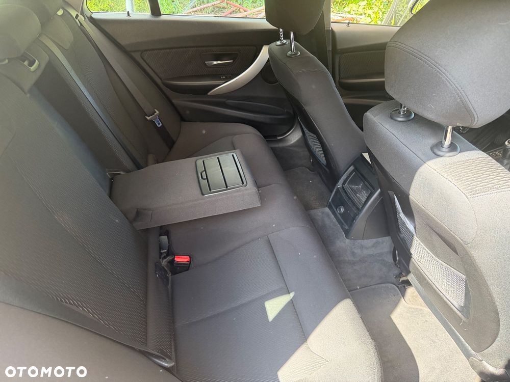 BMW Seria 3 316d Luxury Line EU6 - 14