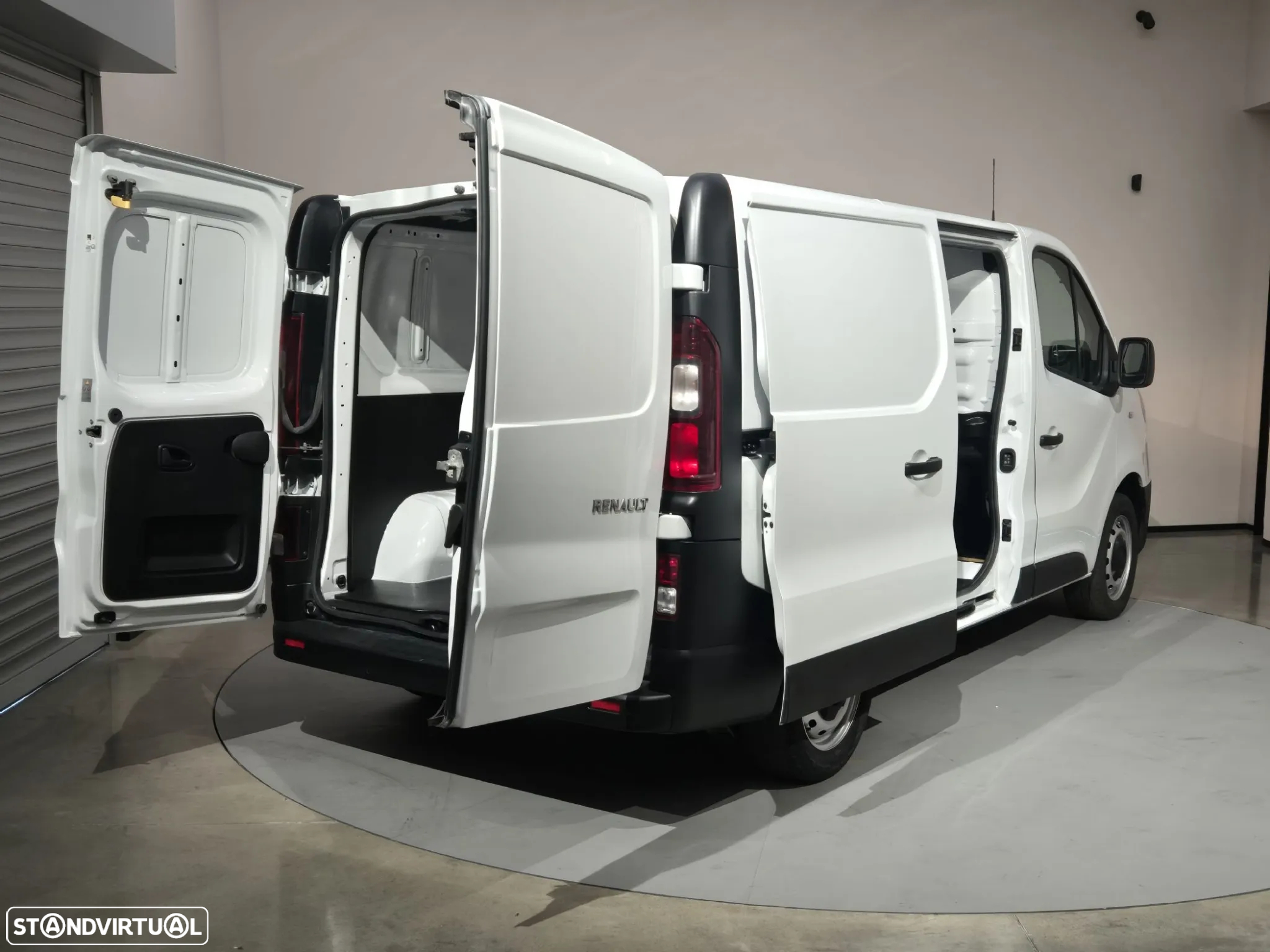 Renault Trafic 2.0dCI  L1H1 - 12