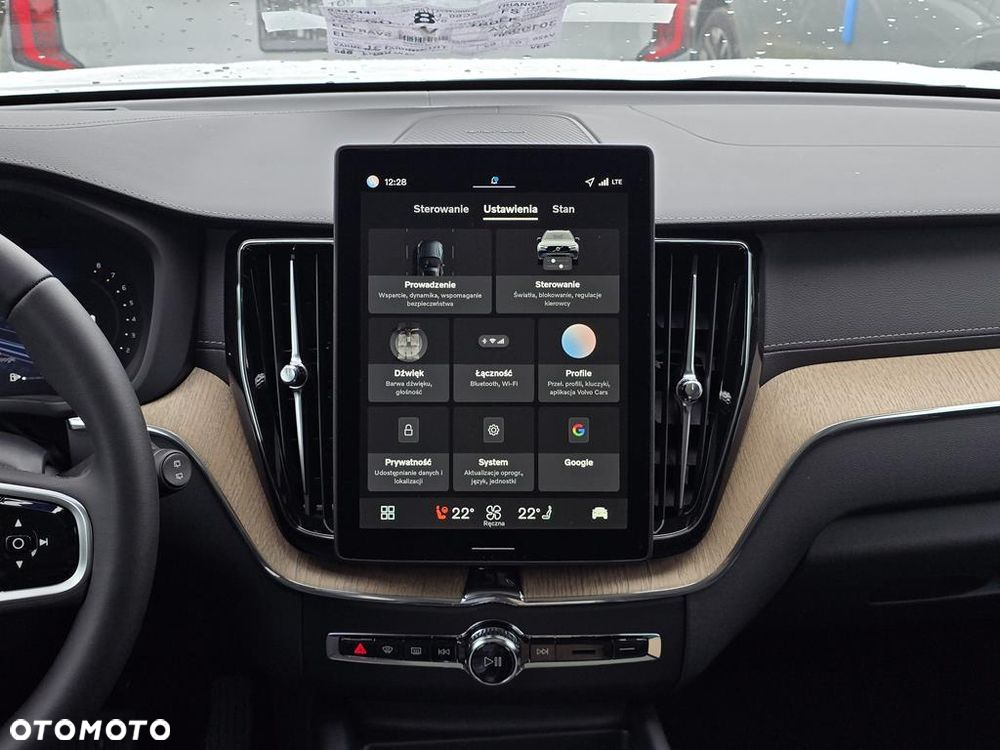 Volvo XC 60 B5 B AWD Plus Dark - 17