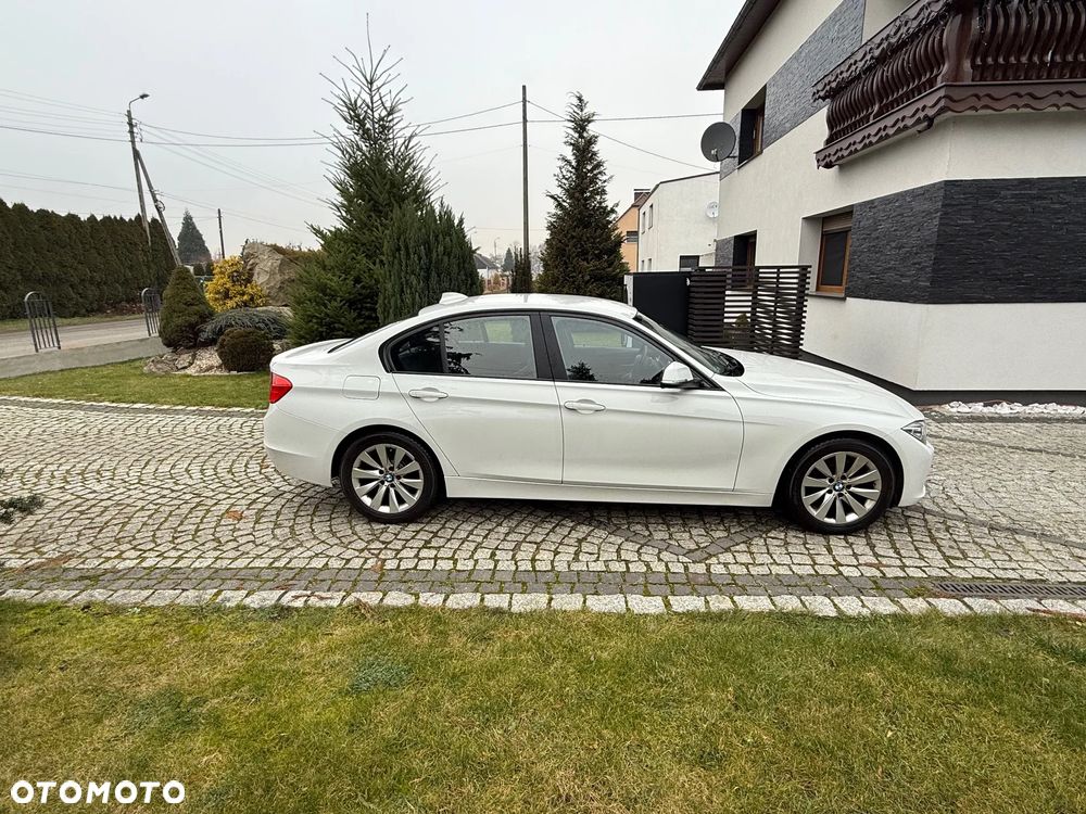 BMW Seria 3 328i - 3