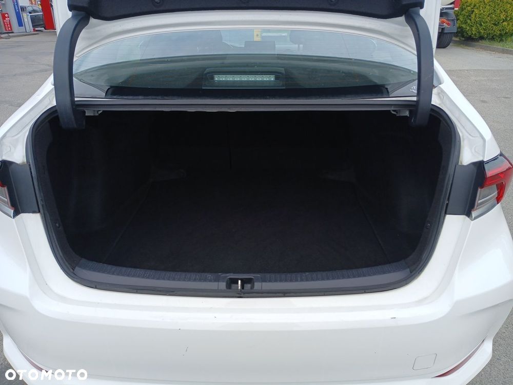 Toyota Corolla 1.8 Hybrid Comfort - 13