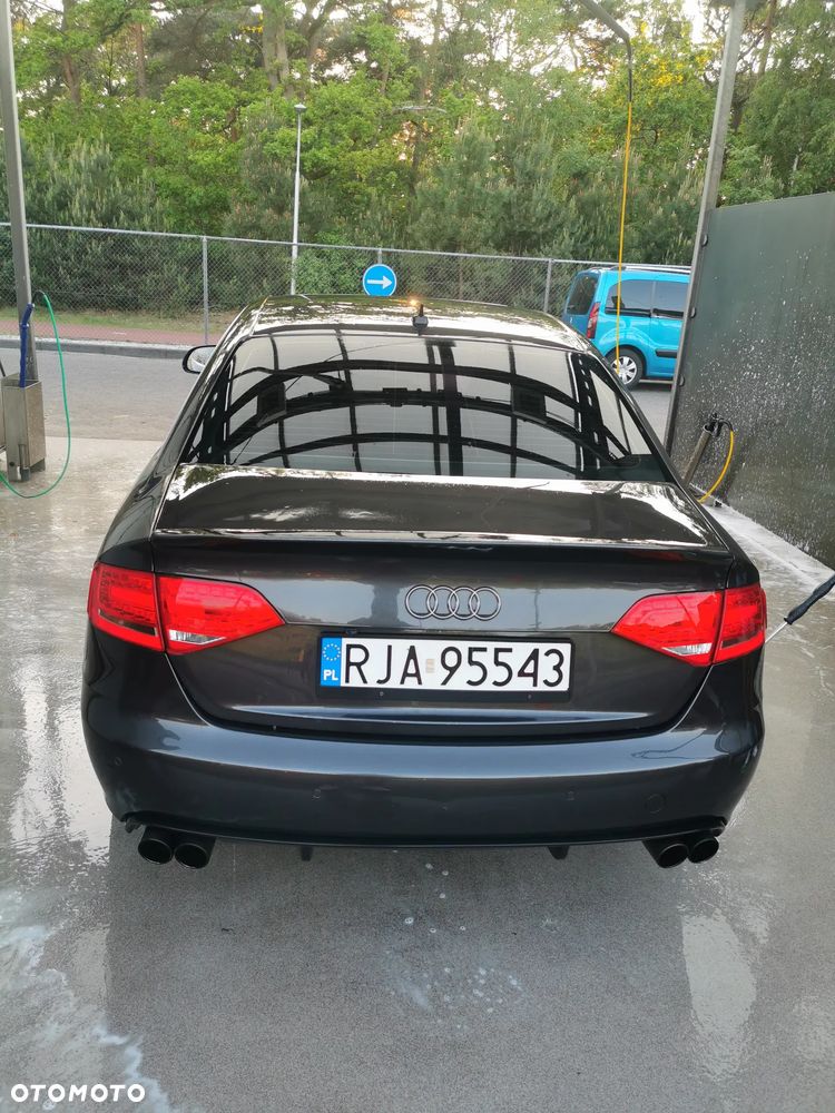 Audi A4 Limousine - 11