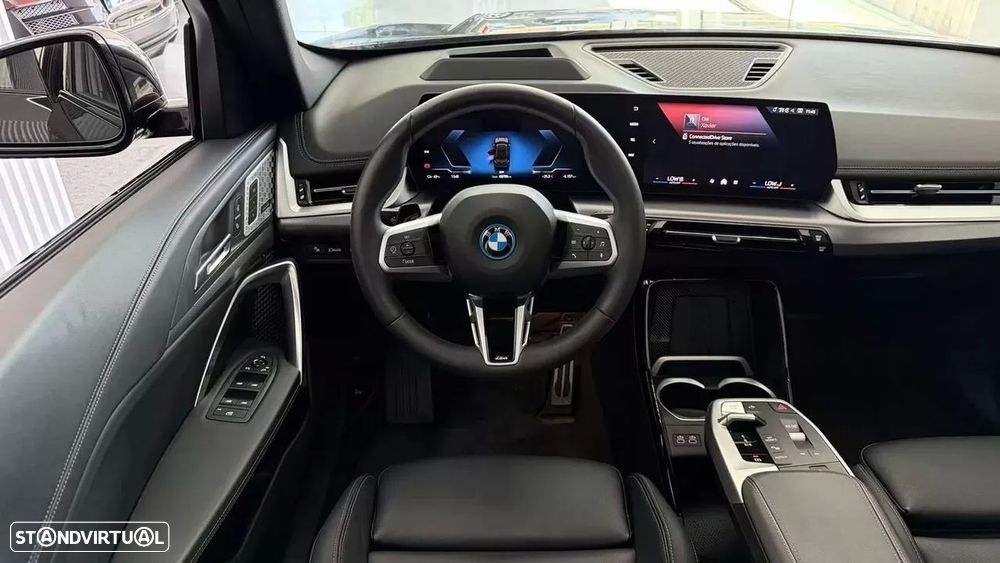 BMW iX1 eDrive20 Pack Desportivo M Pro - 26