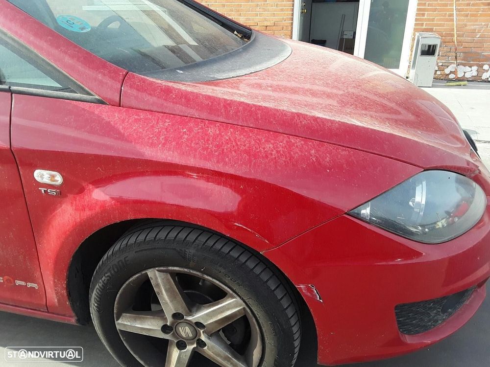 GUARDA-LAMAS FRONTAL DIREITO SEAT LEON 2011 - - 4