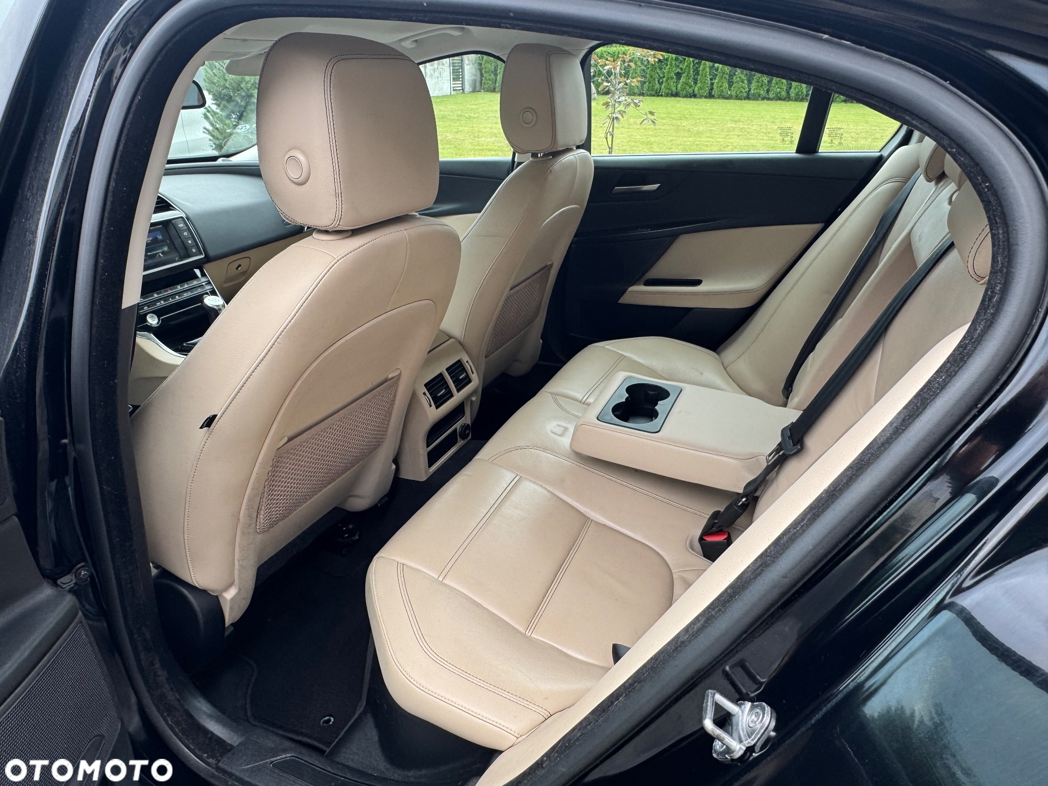 Jaguar XE 2.0 D Prestige - 15