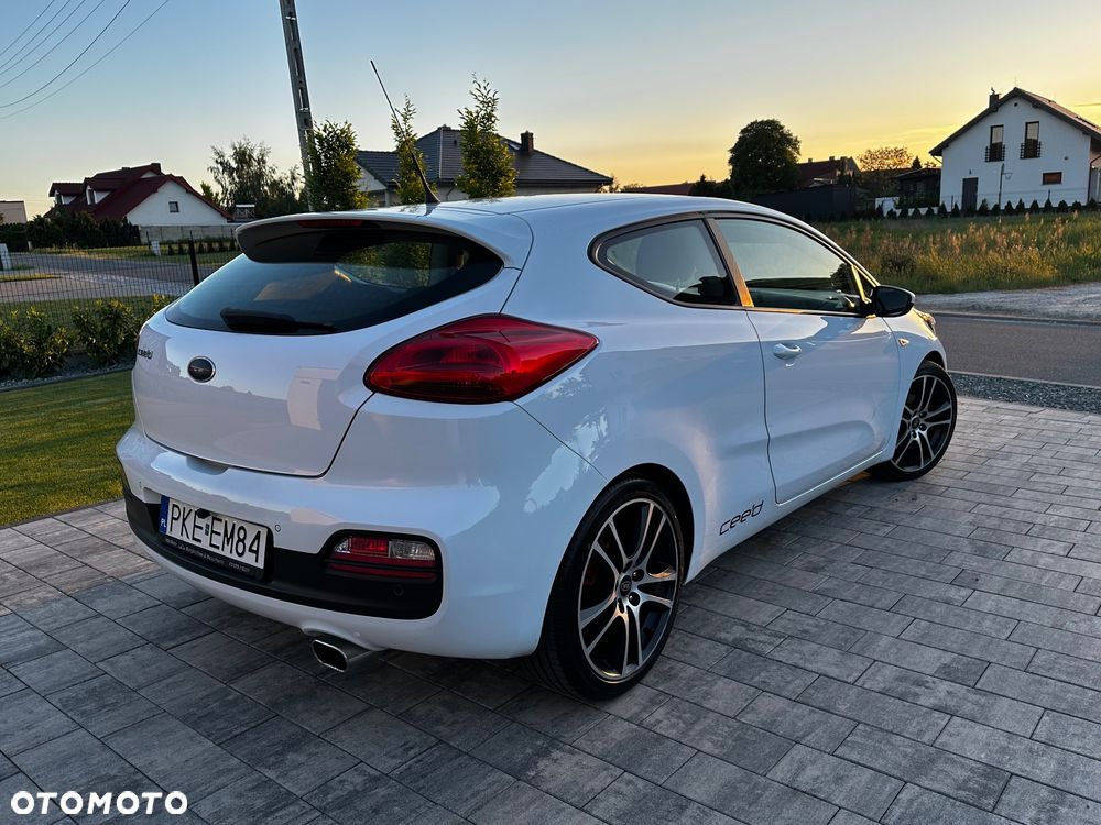 Kia ProCeed - 12