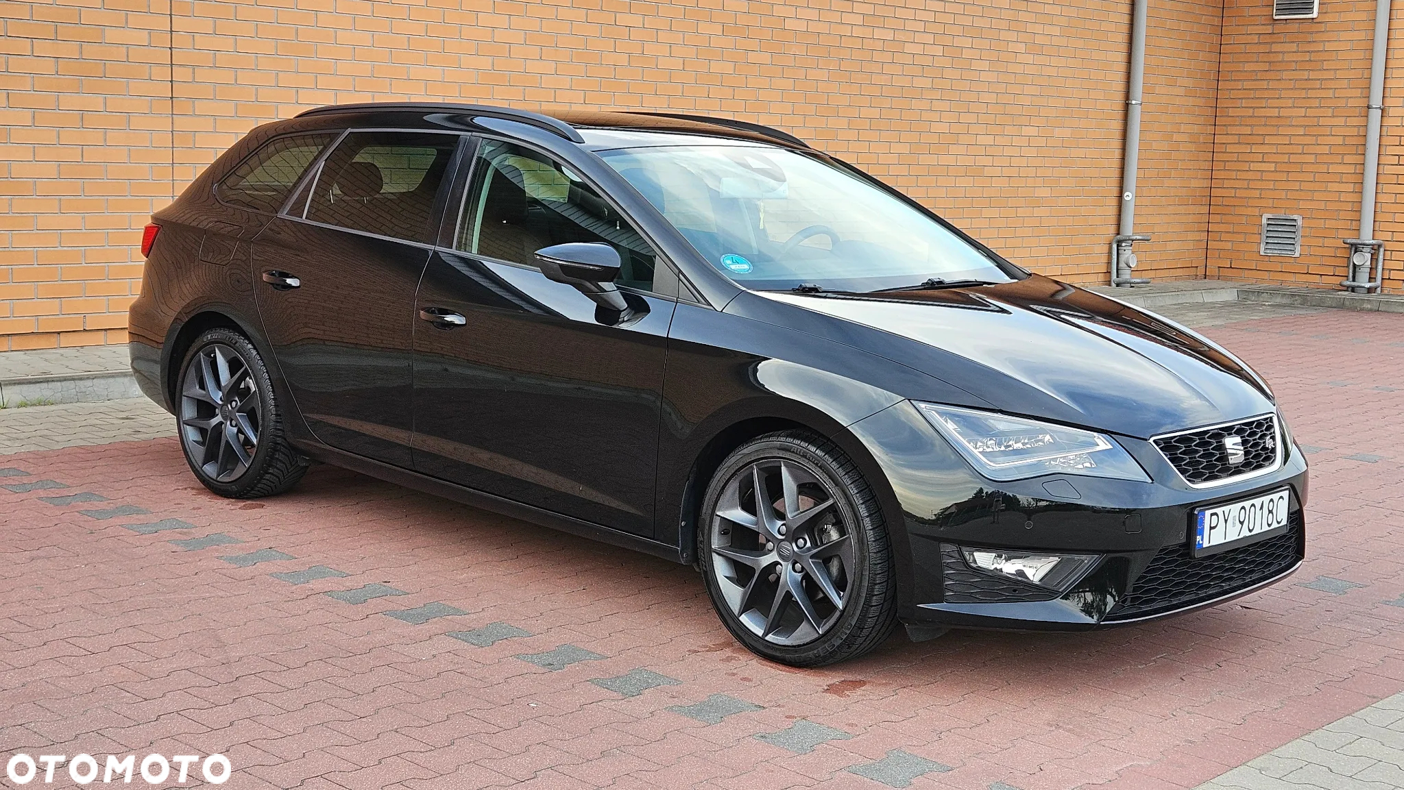 Seat Leon ST 2.0 TDI DPF FR Black Matt Edition - 4