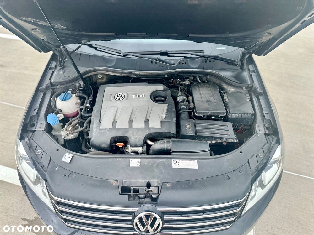 Volkswagen Passat 1.6 TDI DPF BlueMot Highline - 27