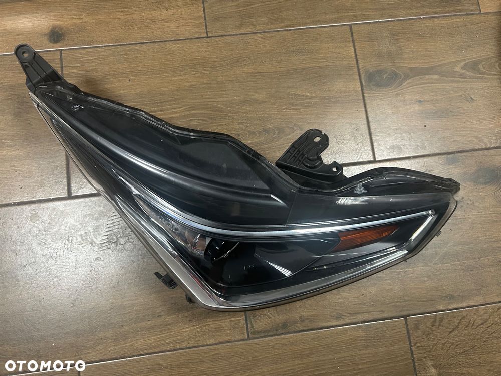 AYGO II LIFT 18- LAMPA PRZOD PRAWA IGLA ORG - 2