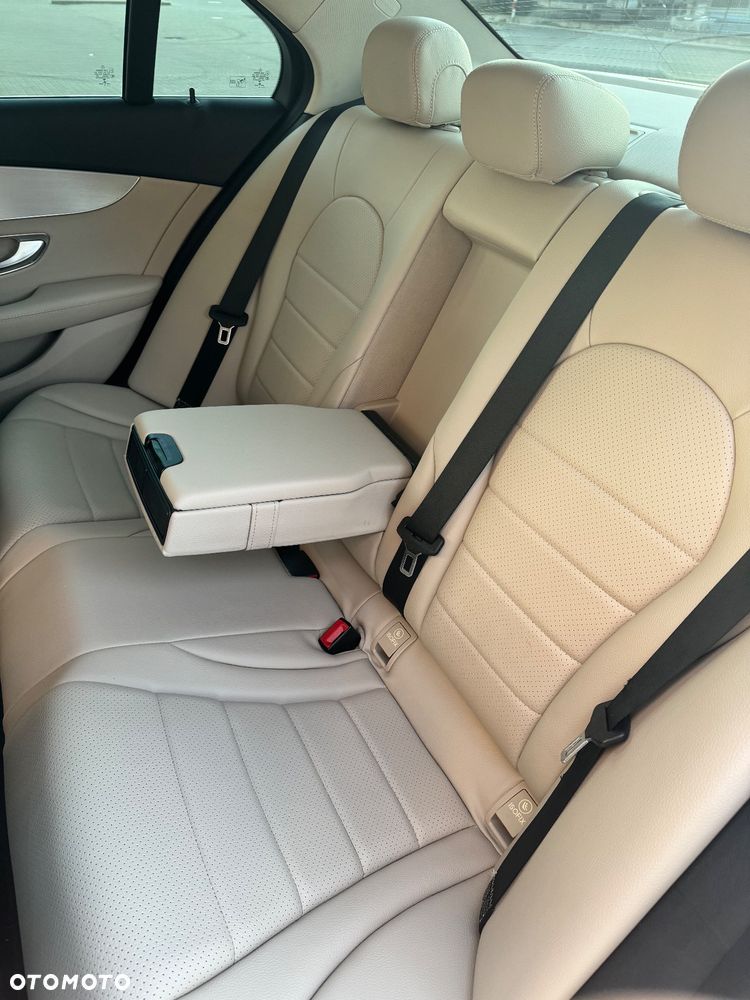 Mercedes-Benz Klasa C 300 7G-TRONIC - 12