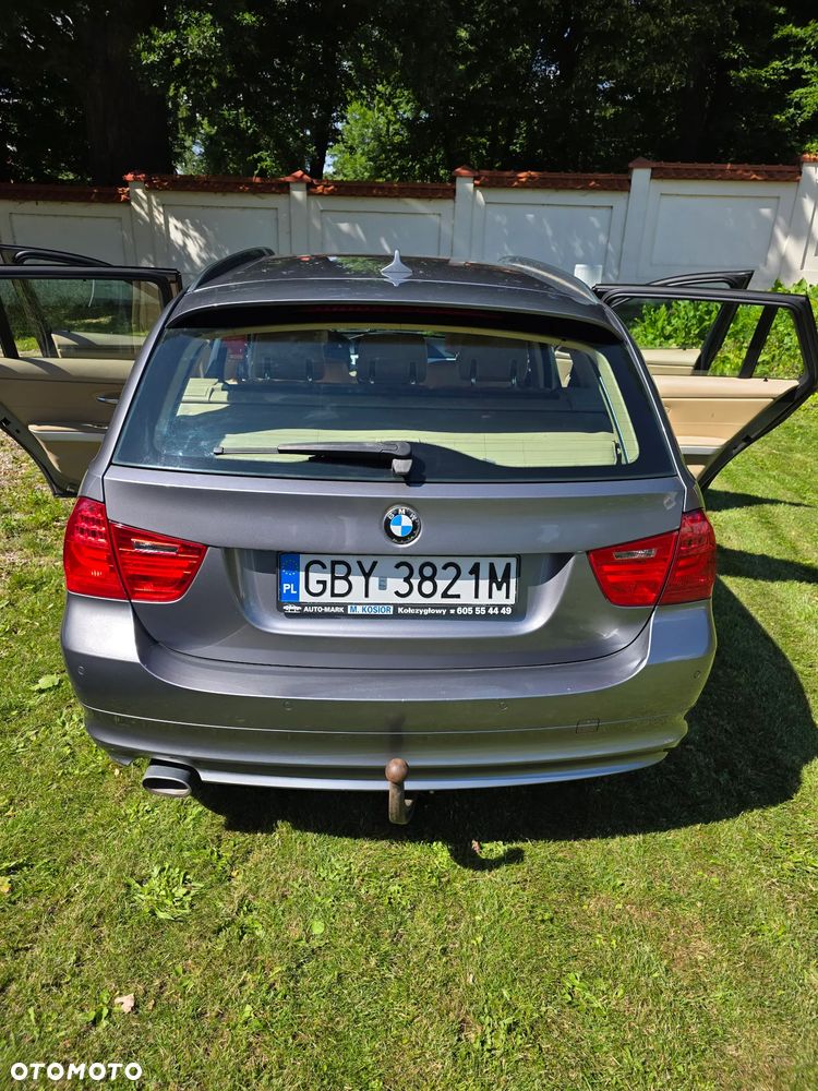 BMW Seria 3 318d DPF - 32