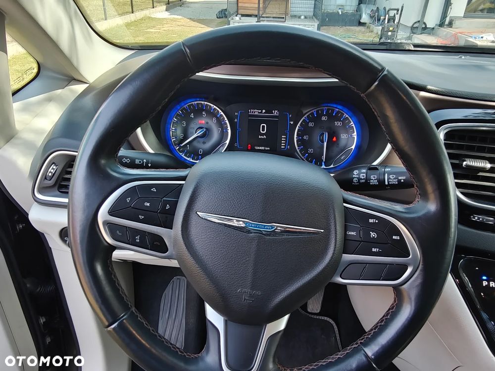 Chrysler Pacifica - 4