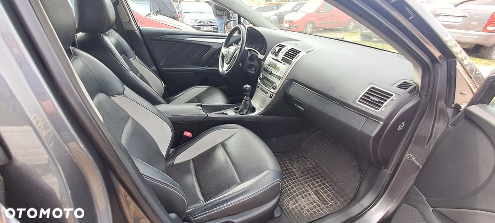 Toyota Avensis 1.8 Comfort - 9