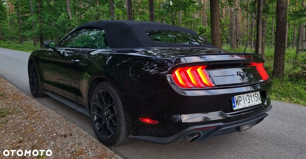 Ford Mustang - 4
