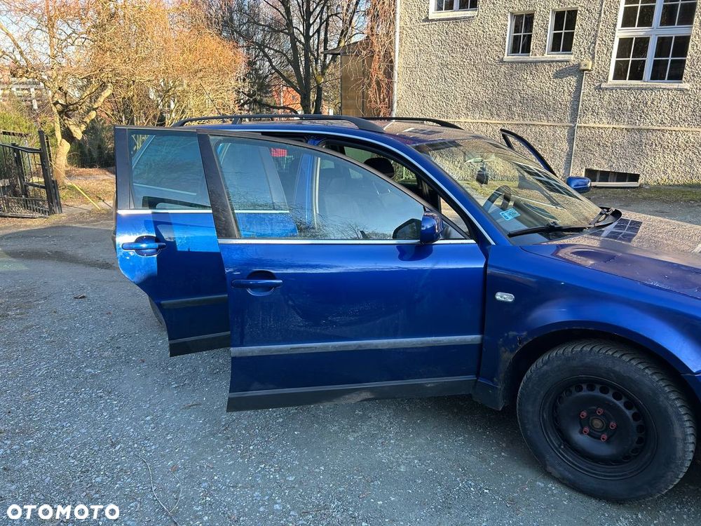 Volkswagen Passat - 1