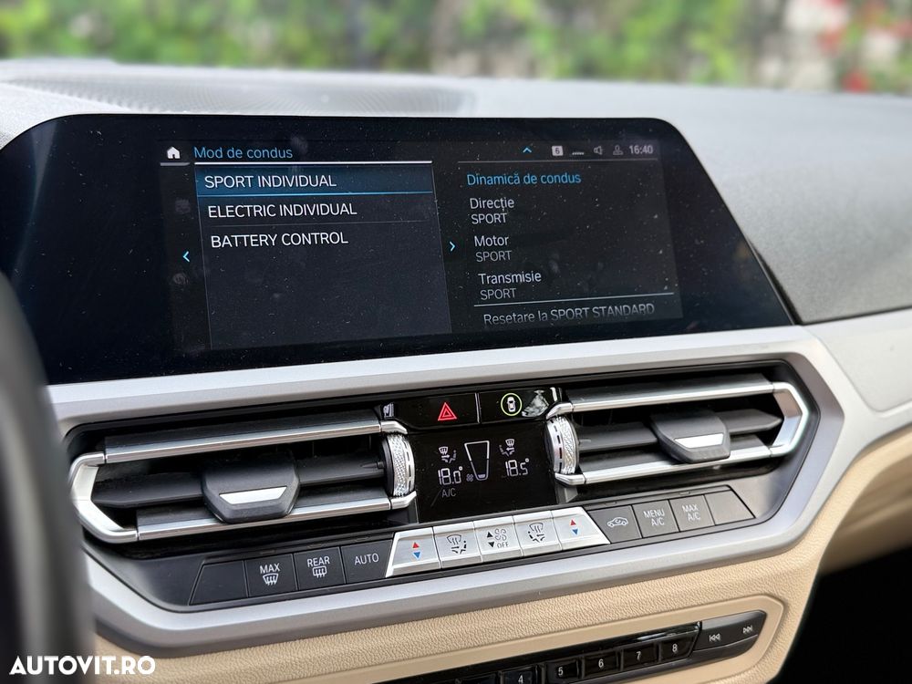 BMW Seria 3 330e Aut. - 36