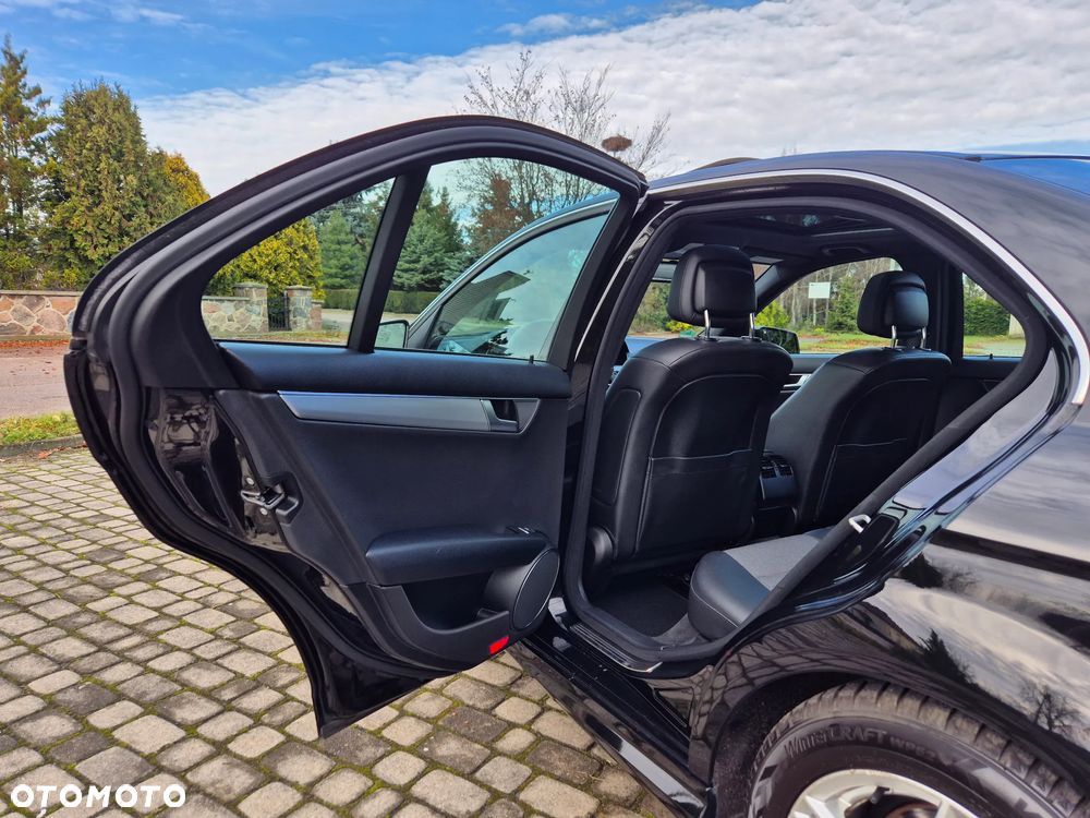 Mercedes-Benz Klasa C 180 BlueEFFICIENCY 7G-TRONIC Avantgarde - 27