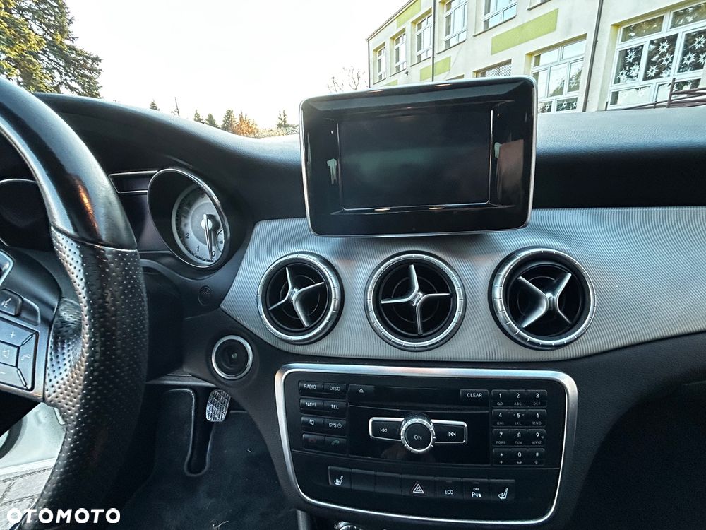 Mercedes-Benz CLA 180 BlueEffICIENCY Edition - 16