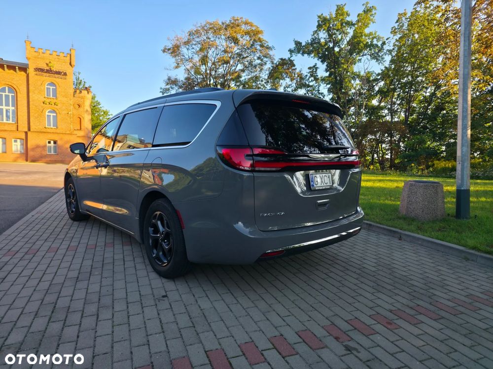 Chrysler Pacifica - 17