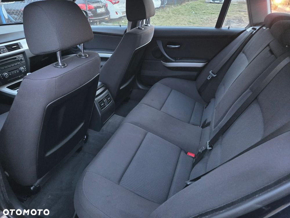 BMW Seria 3 320i - 11