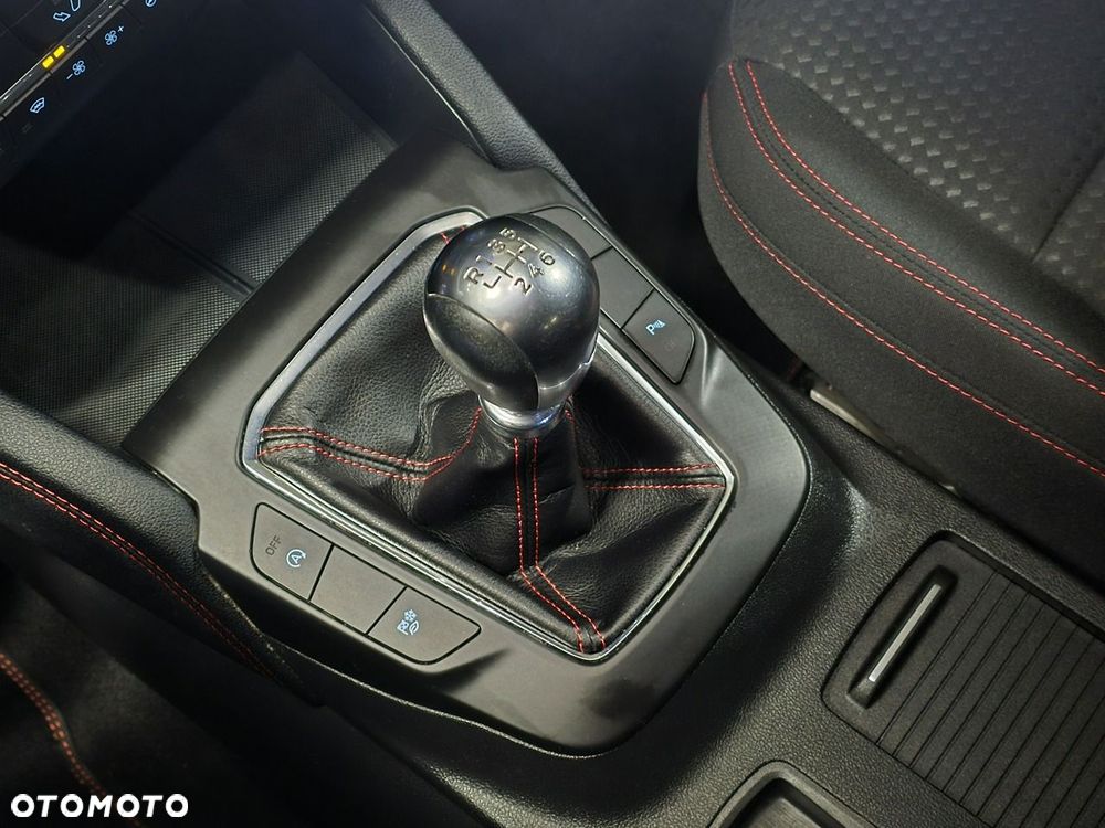Ford Kuga 1.5 EcoBoost ST-LINE - 36