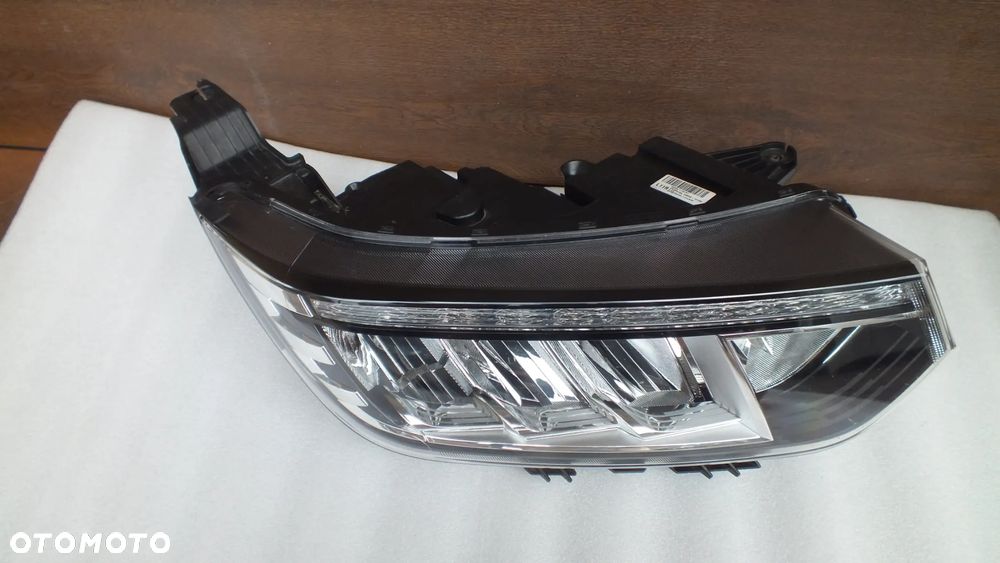 Lampa przednia prawa SsangYong Tivoli  ZGM92-101220 - 3