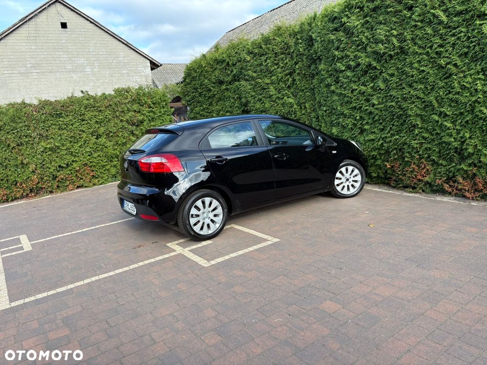 Kia Rio 1.2 L - 8