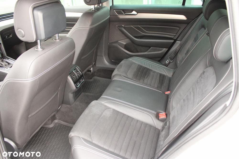 Volkswagen Passat - 11
