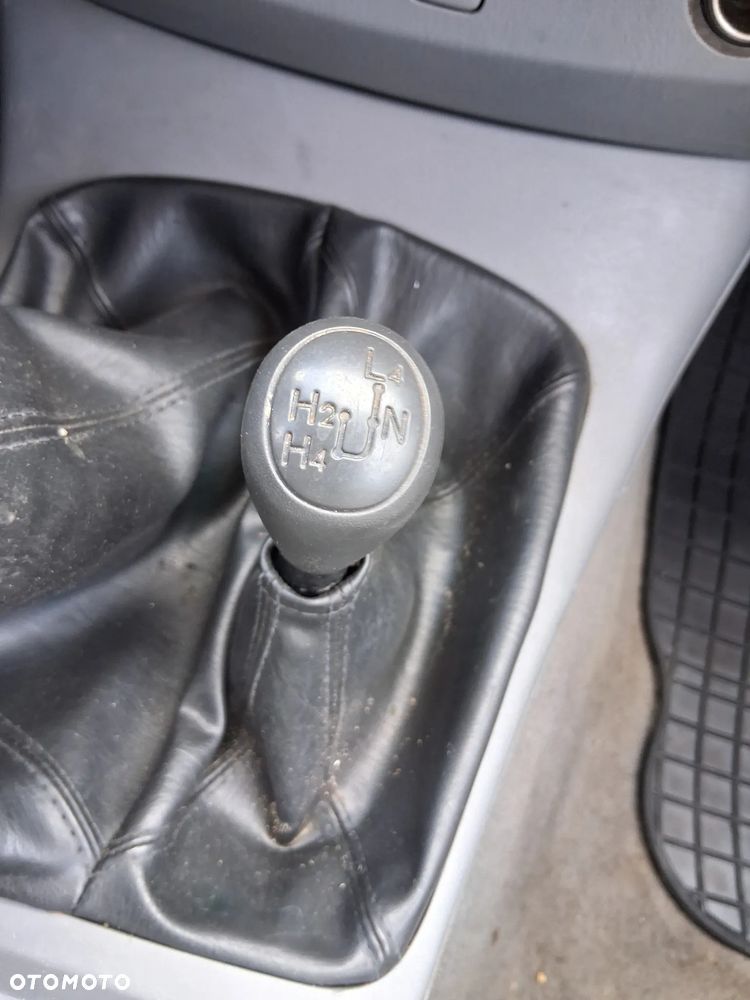 Toyota Hilux 2.5 D-4D DLX - 14
