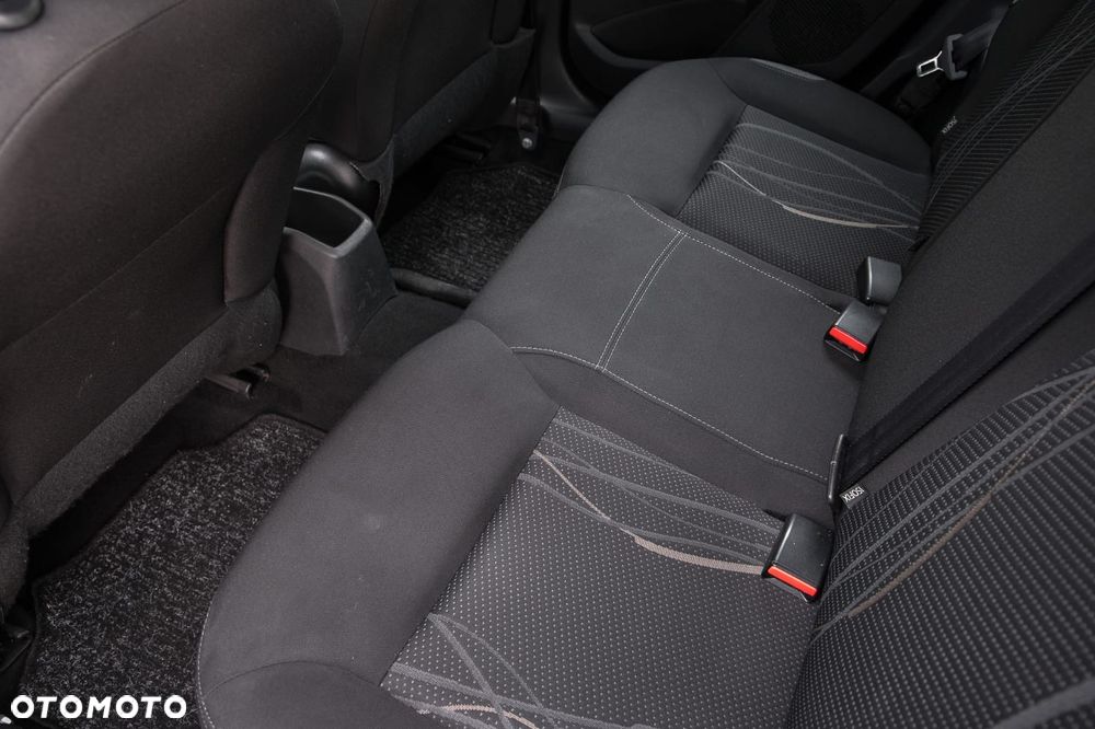 Peugeot 208 - 22
