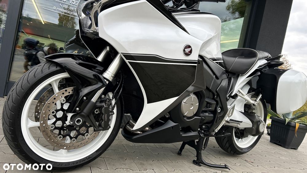 Honda VFR - 29