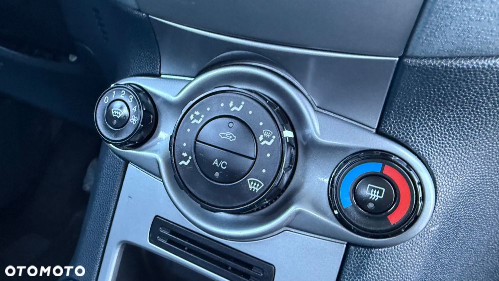 Ford Fiesta 1.25 Ambiente - 26