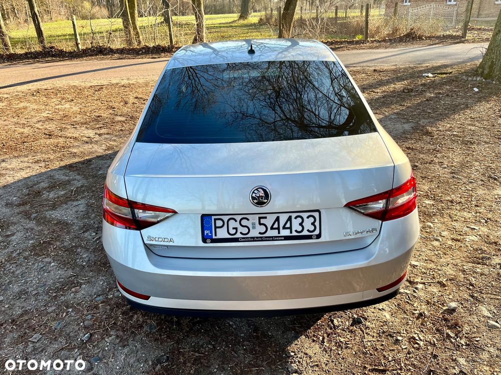 Skoda Superb 2.0 TDI Sportline DSG - 17
