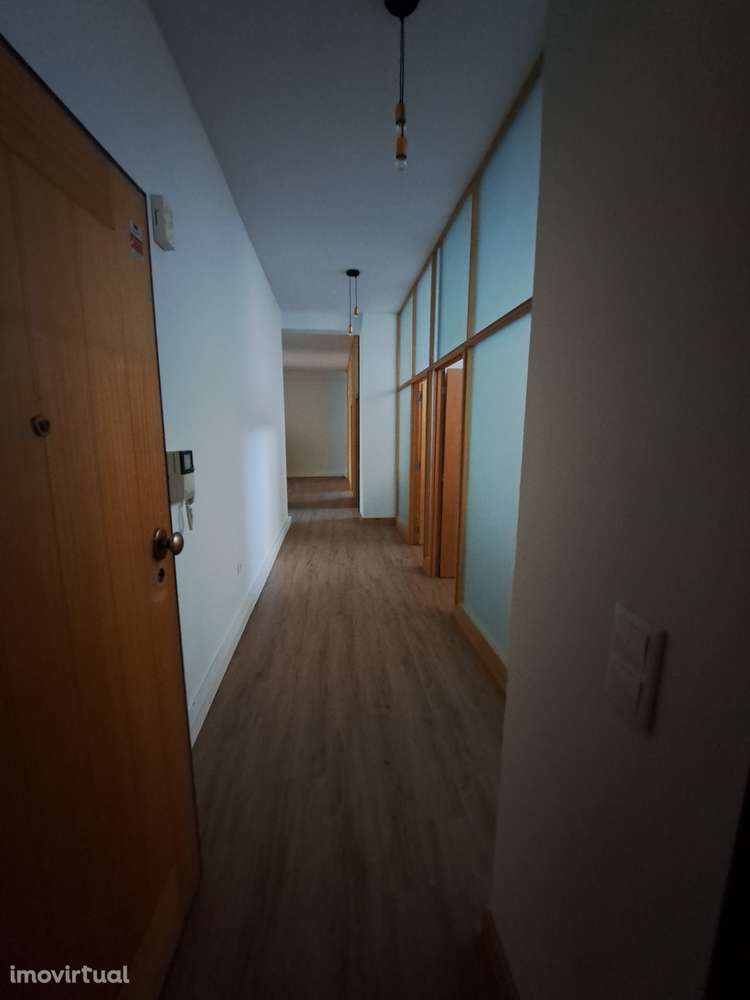 Escritório Espaçoso  no Porto - Grande imagem: 4/8