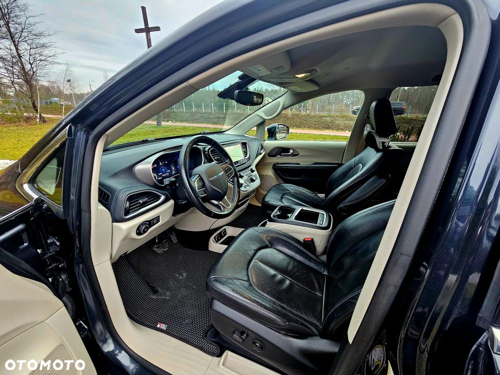 Chrysler Pacifica - 9